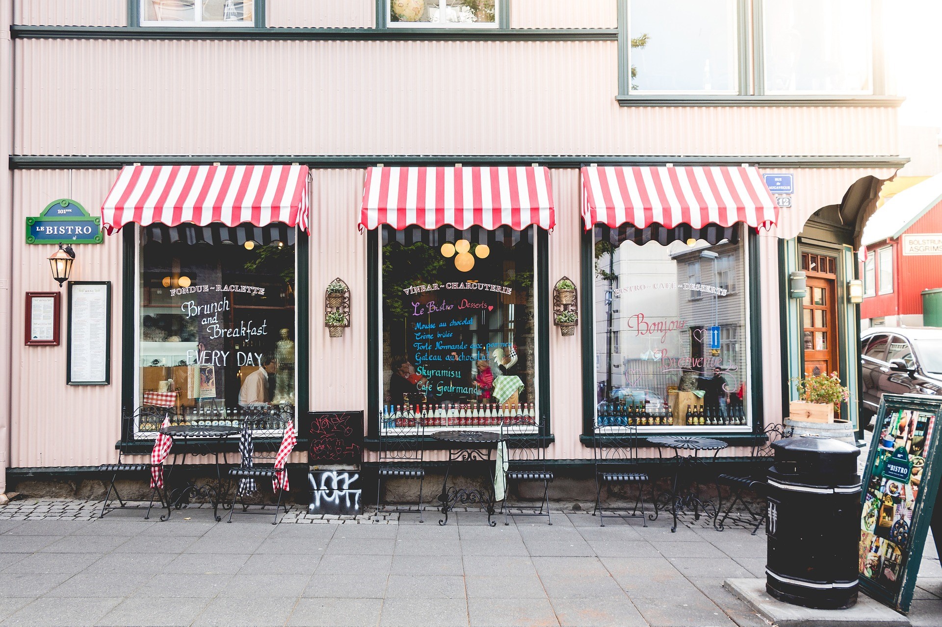 What is The Difference Between a Retail Lease and a Commercial Lease?